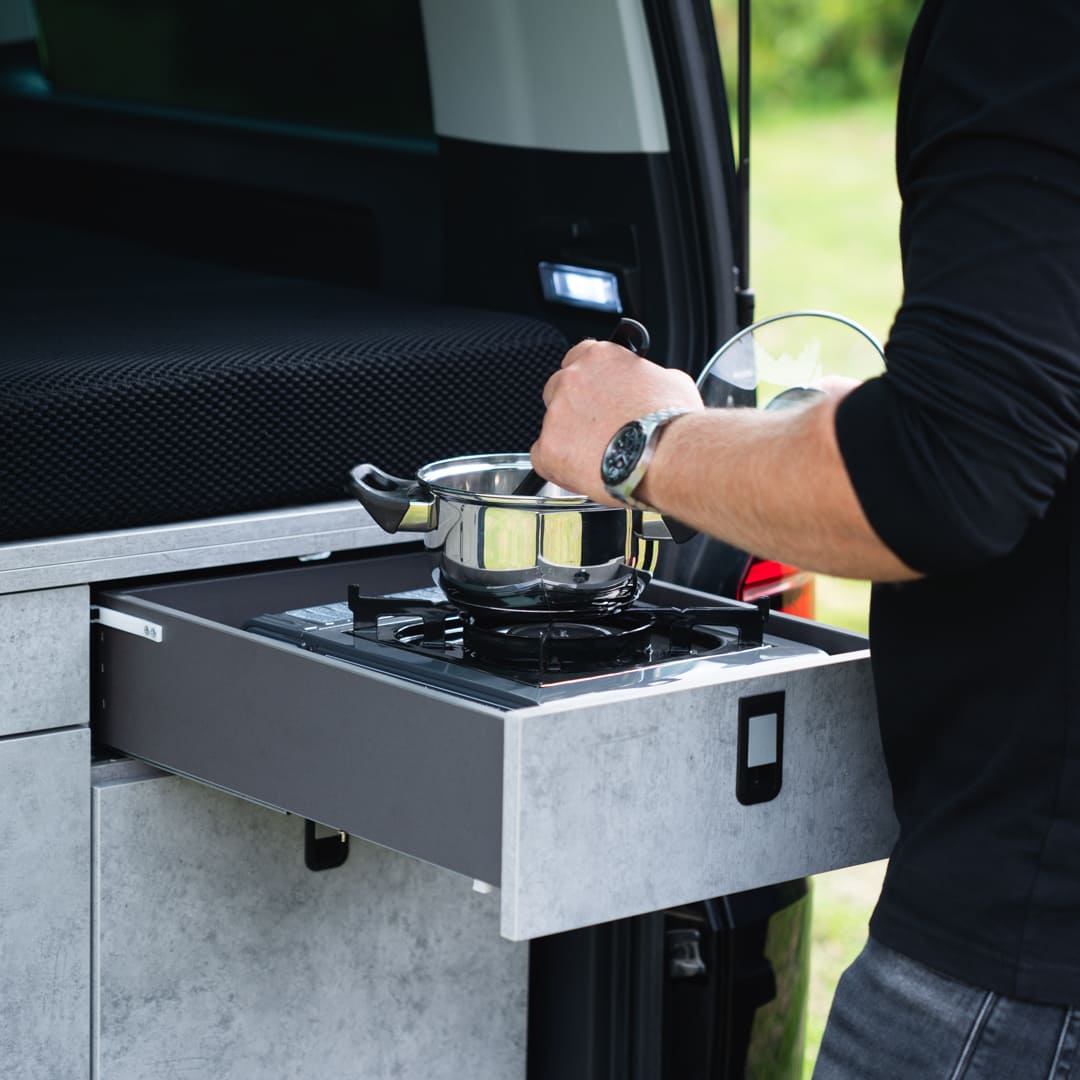 Camper Komplettsystem – Maßgeschneiderte Campingbox & Bett für VW, Mercedes & Ford