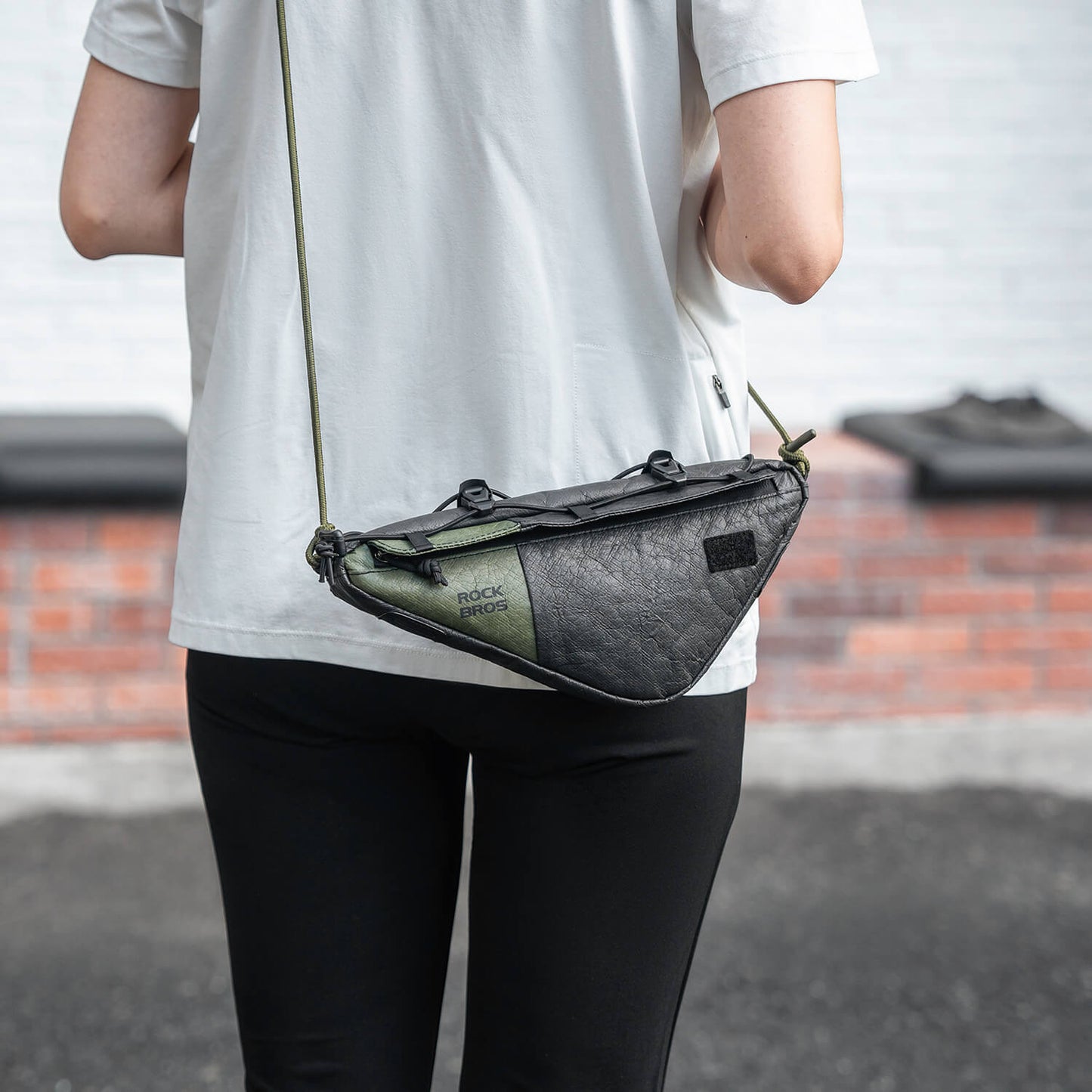 2-in-1 Rahmentasche Wasserabweisend mit Schultergurt 0.7L